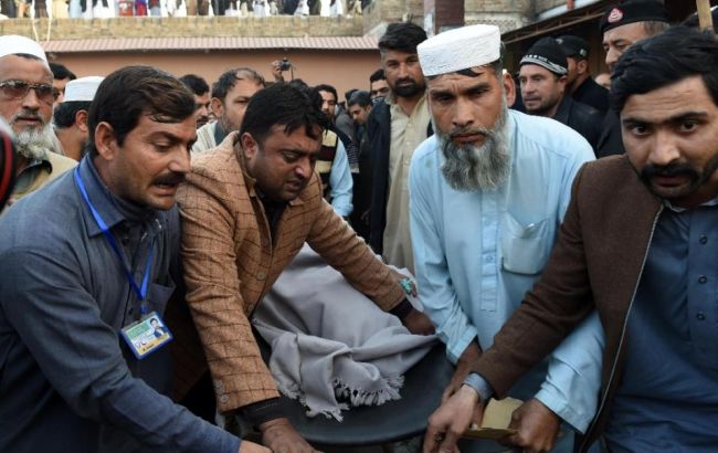 У результаті підриву смертника у Пакистані загинули щонайменше 22 людини