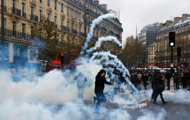 Полиция Парижа задержала 340 человек на митинге в защиту экологии