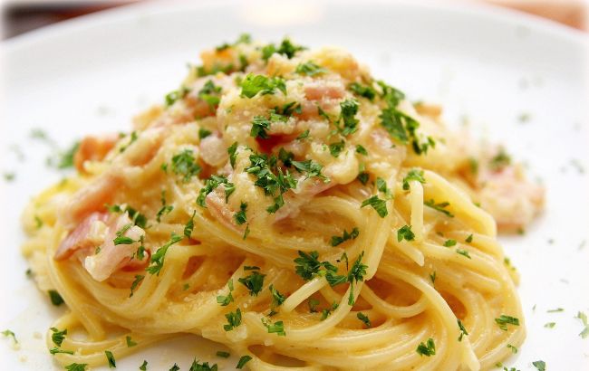 Шеф-повар рассказал, как легко приготовить ресторанную пасту "Карбонара" дома