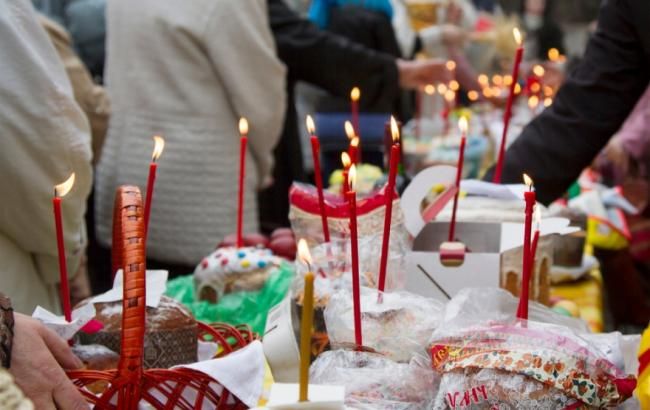 В оккупированном Крыму верующие святили паски в вышиванках (видео)
