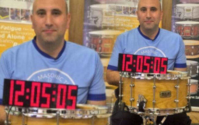 Англичанин попал в больницу после 12 часов игры на барабане