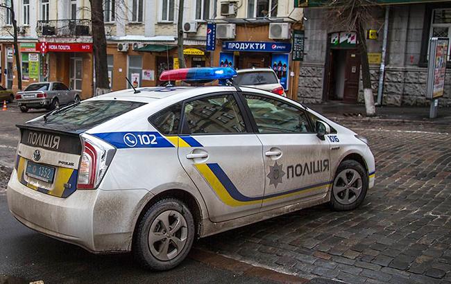 "Ничего ему не будет": во Львове две патрульные машины стали "героями парковки"