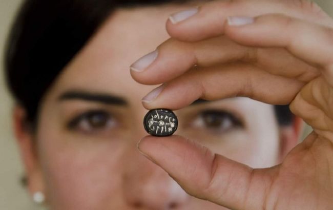 Археологи обнаружили уникальную печать возрастом 2,6 тысячи лет