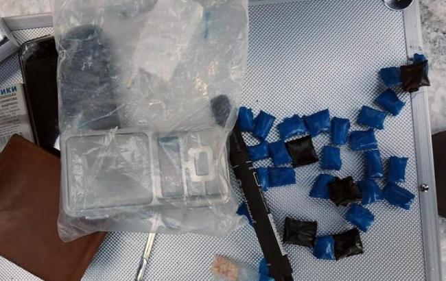 У Києві затримали чоловіка із розфасованим амфетаміном