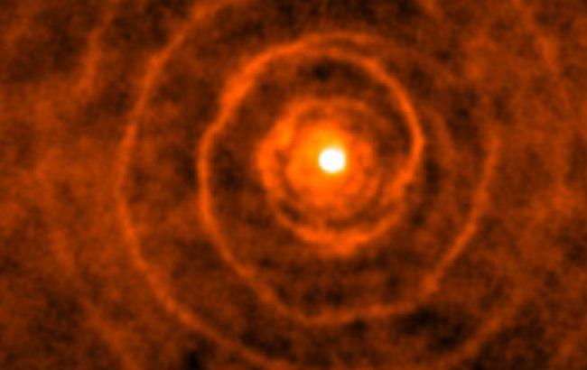Астрономы показали, как умирает звезда