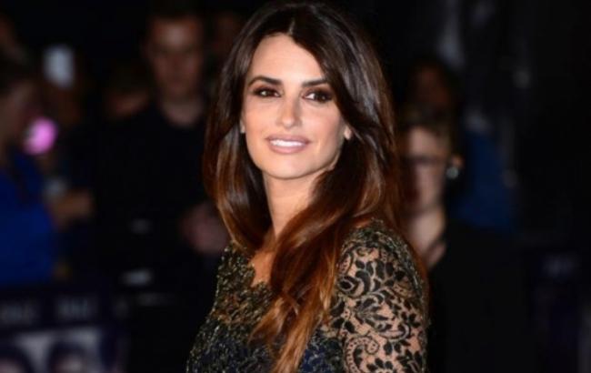 Пенелопа Крус поразила откровенным платьем в Мадриде