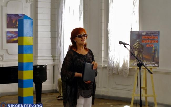 Литовская художница подарила херсонским пограничникам свои работы