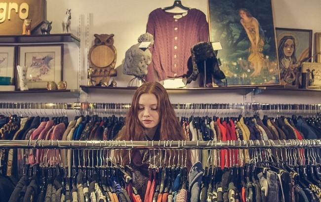 В одном из ТРЦ Киева обрушилась часть потолка в магазине (фото)