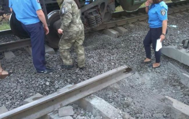 В Одесской обл. ночью грузовой поезд сошел с рельсов после взрыва, - "Укрзализныця"