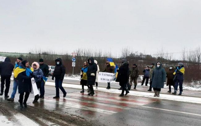 Еще два региона присоединились к "тарифным" протестам. Перекрыли киевскую трассу