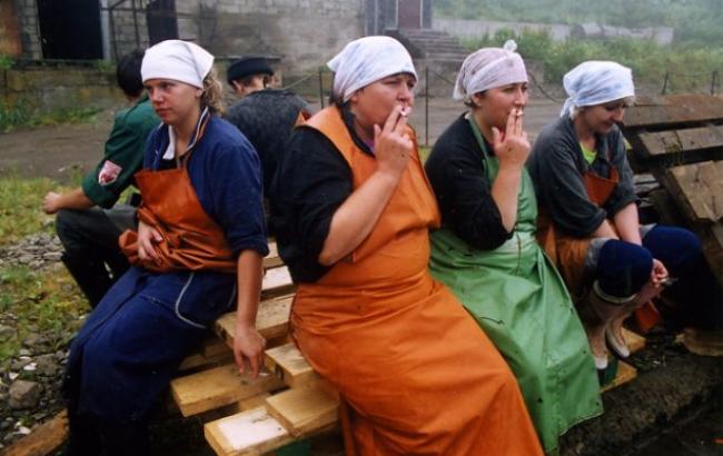 Стало известно, сколько времени курильщики тратят на "перекур" на работе