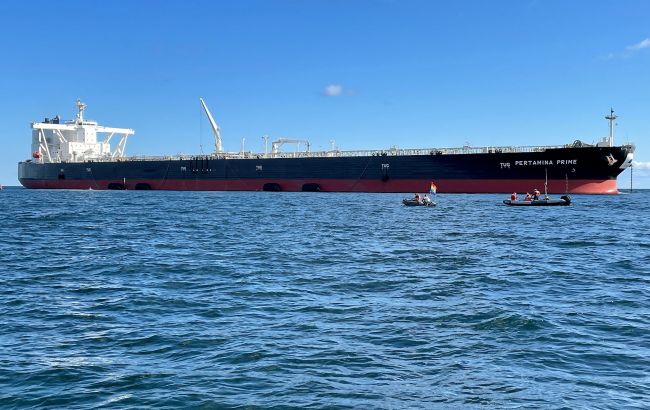 Активисты Greenpeace заблокировали два танкера с российской нефтью у берегов Дании