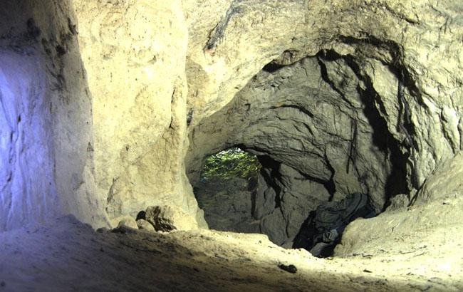 Киев может потерять часть памятника ЮНЕСКО - Варяжские пещеры