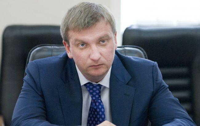 Петренко просит Раду принять законы о децентрализации сервисов регистрации
