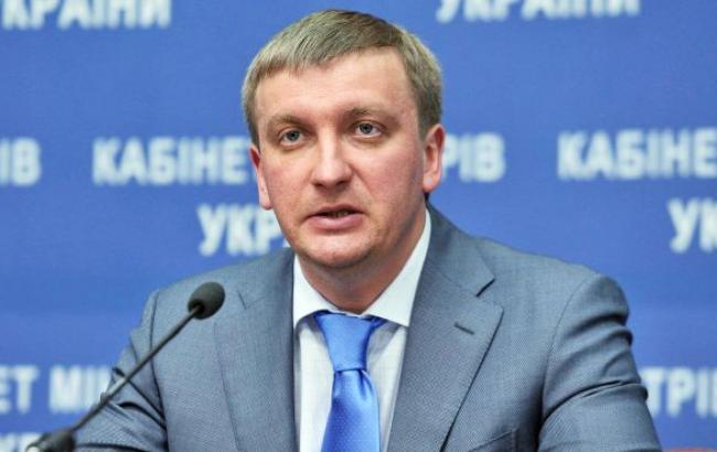 Отчет Кабмина: по люстрации уволено более 400 чиновников, - Петренко