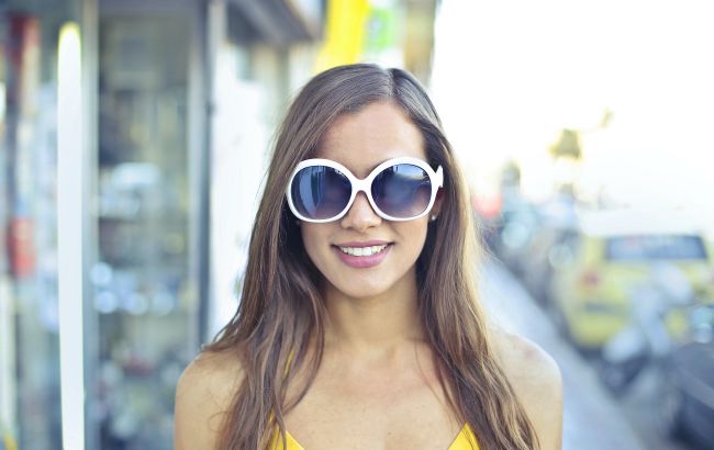 Как подобрать солнцезащитные очки под форму лица: секреты от стилиста
