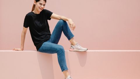 Тонкая грань: стилист рассказала, как выбрать обувь в спортивном стиле