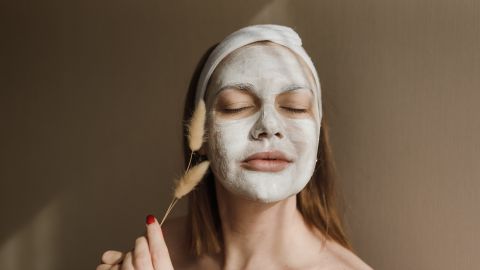 Как выбрать подходящую маску для лица: гид от косметолога