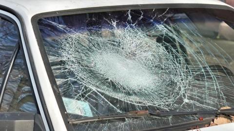 "Куда-то спешила": в Киеве женщина-пешеход бросилась под колеса авто (видео)