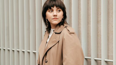 Модні тренчі на осінь 2021: стиліст дала поради, яким віддати перевагу