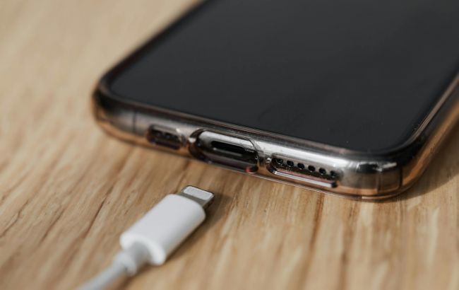 Не только зарядка. 10 устройств, которые можно подключить к вашему смартфону