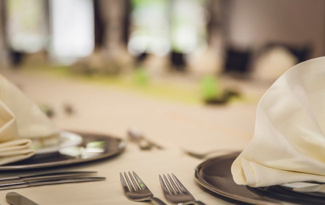 Як красиво та правильно сервірувати стіл на свята: основні правила
