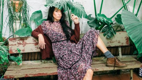 Стилист показала рабочие приемы, как скрыть живот с помощью одежды