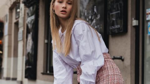 База для будь-якого гардеробу: стиліст назвала наймодніші спідниці на зиму 2022 (фото)