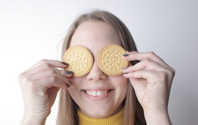 Експерт назвала 3 продукти, які призводять до переїдання