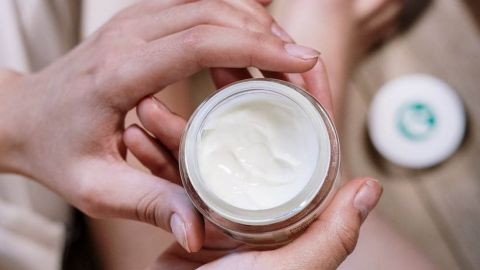 Полиця у ванній не годиться: де насправді потрібно зберігати косметику