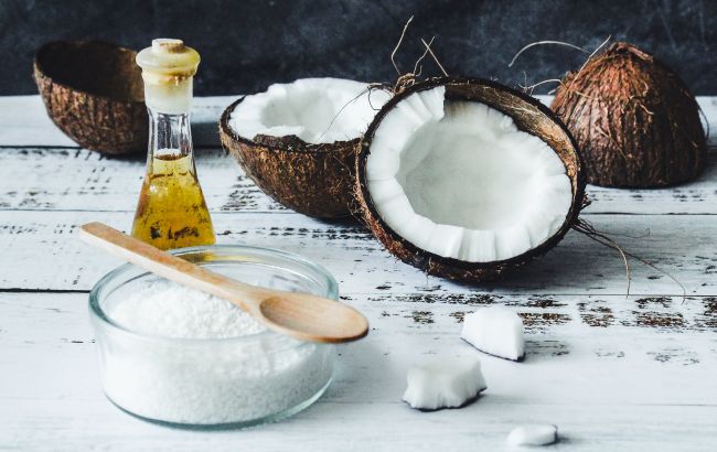 Может вызвать заболевания: кулинар развенчала мифы о пользе кокосового масла