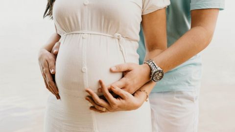 Три чітких "ні": косметолог назвала засоби, якими не можна користуватися вагітним