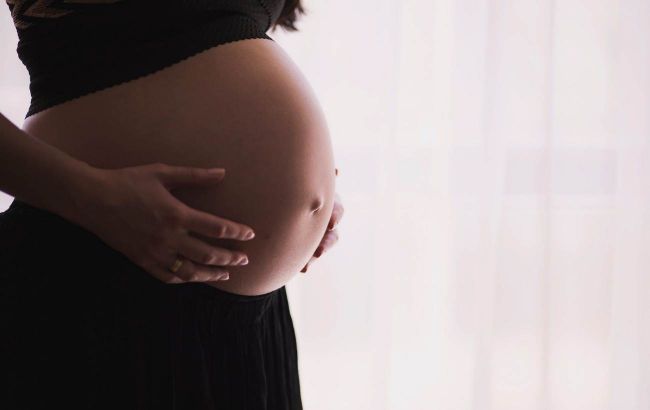 От нежелательной до опасной: какой косметикой нельзя пользоваться беременным - список