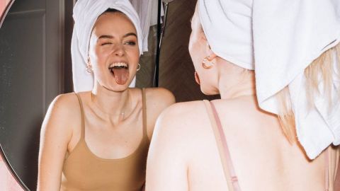 Мило і засмага крадуть красу: що потрібно знати про рН шкіри обличчя