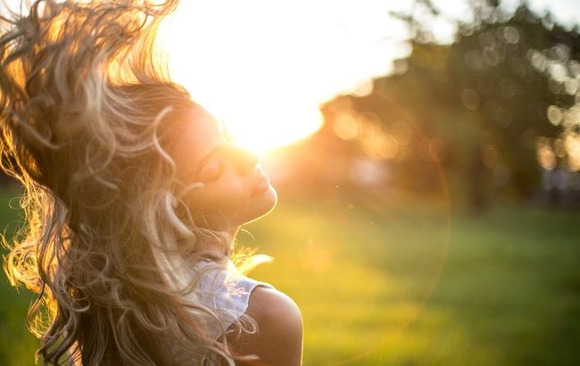 Як доглядати за волоссям влітку: корисні поради