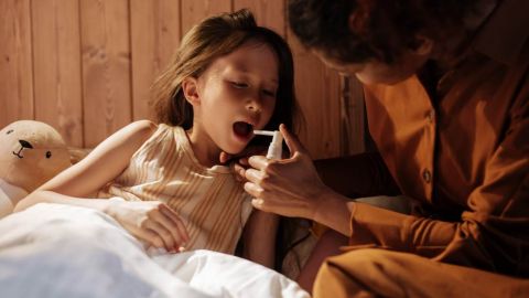 Ангіна без антибіотиків: нутріціолог розповіла, як швидко впоратися з болем у горлі