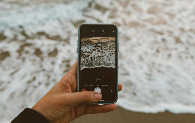 В океані знайшли iPhone українки через два місяці: що з ним стало
