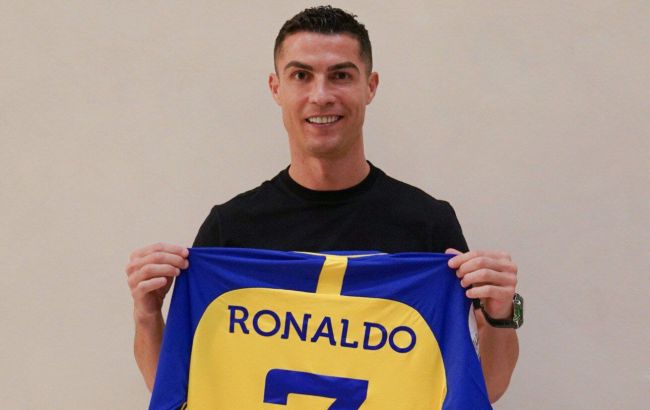 Футбольная пенсия? Роналду официально стал игроком саудовского "Аль-Насра"
