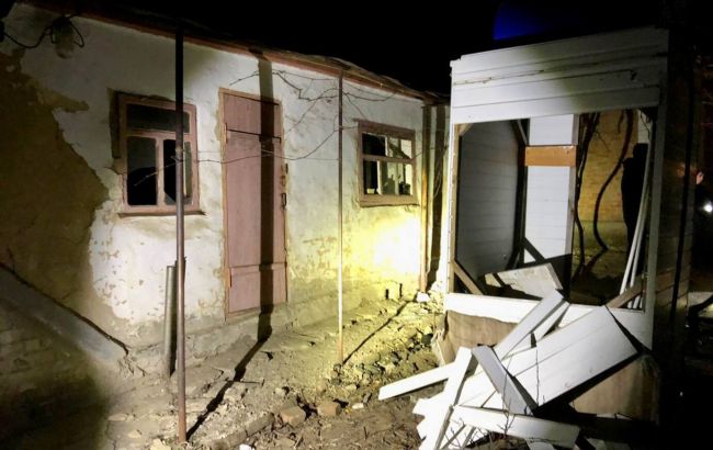 Окупанти всю ніч гатили з артилерії по Нікопольському району: фото наслідків