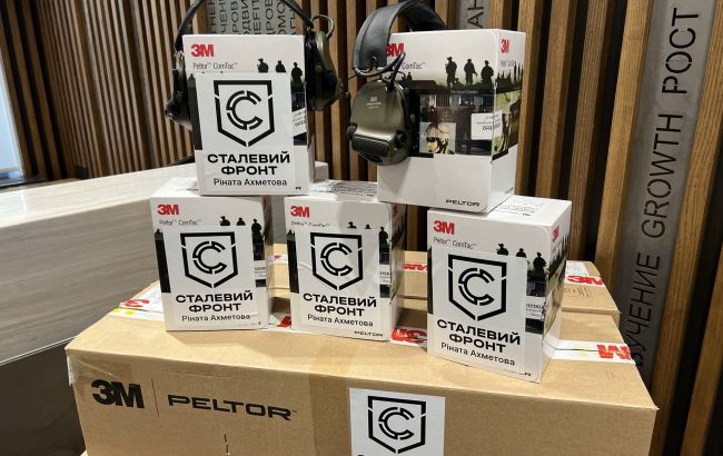 "Метинвест" Ахметова передал бойцам партию тактических наушников