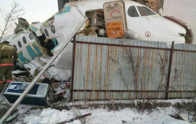 В Казахстане разбился самолет с сотней пассажиров на борту: фото и видео трагедии
