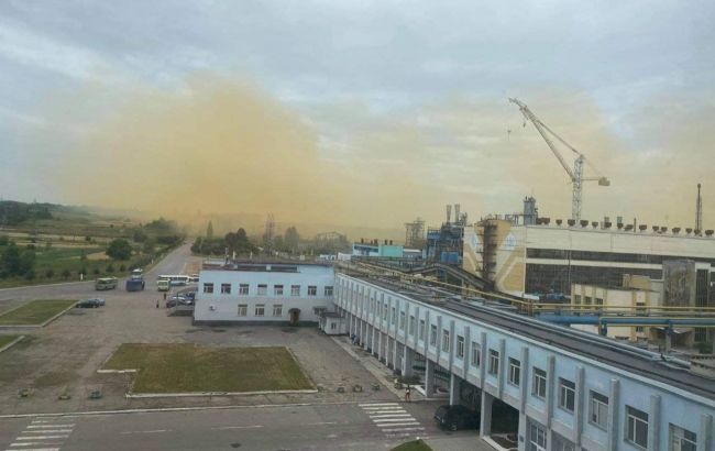 Авария на химзаводе под Ровно: опасных веществ в воздухе не выявили