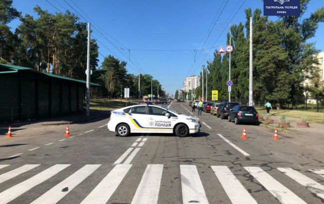 В Киеве ограничили движение по улице Киото: найден подозрительный пакет