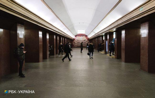В Киеве закрыли две станции метро из-за сообщения о минировании