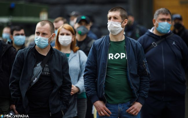 ВООЗ закликає носити маски навіть після щеплення від коронавірусу