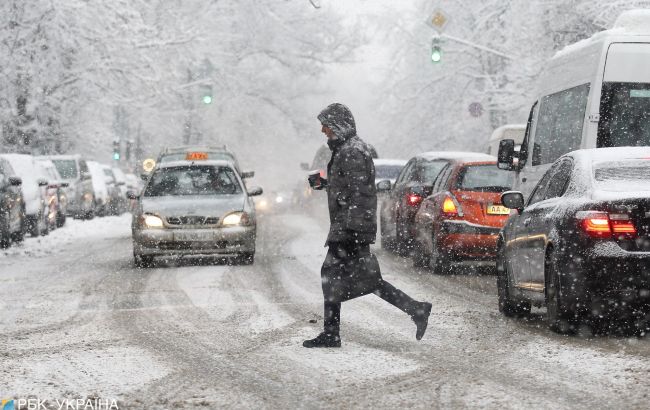 Сніг, ожеледиця та шквальний вітер: синоптики попередили про погіршення погоди