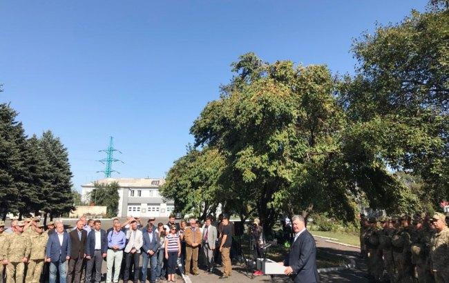 Порошенко: роль дипломатов во время войны важна не менее армии