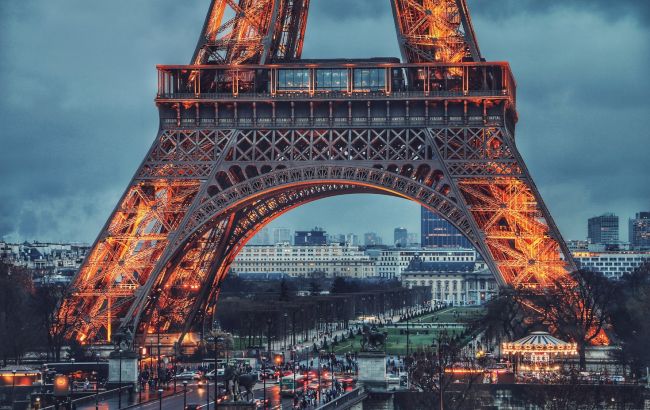 Во Франции хотят отменить COVID-тесты для туристов: кого коснутся изменения 