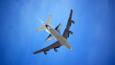 Airbus нарисовал елку в небе над Германией