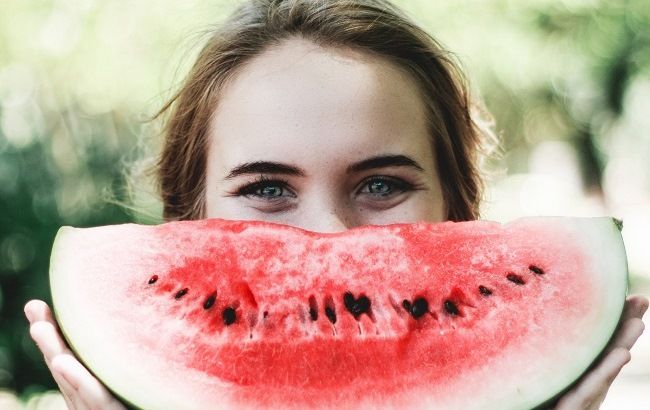 Як їсти фрукти влітку: 4 головних рекомендації від фахівця з харчування